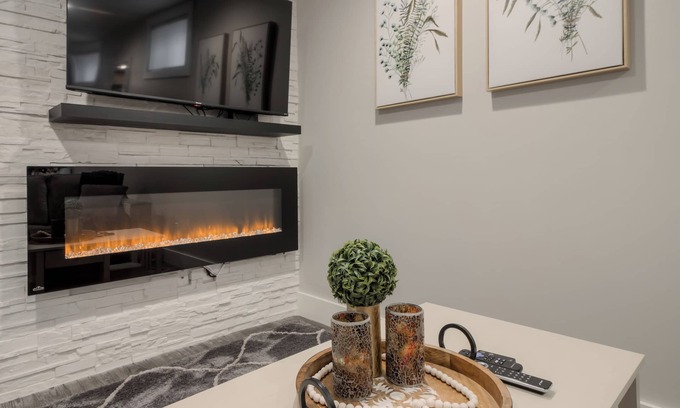 South Lethbridge Casa | Fully Reno'd 2 Bedroom, 2 Bath Legal Basement Suite. Heart of the Southside