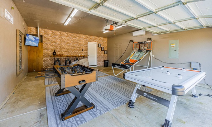 Medford Casa | Fully renovated 4 bedroom 3 bath house that sleeps 15. Hot tub. Garage game room