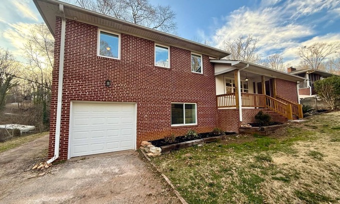 Welcome Casa | Fully Renovated 5BR/2BA House - Ideal for Families & Business Travelers