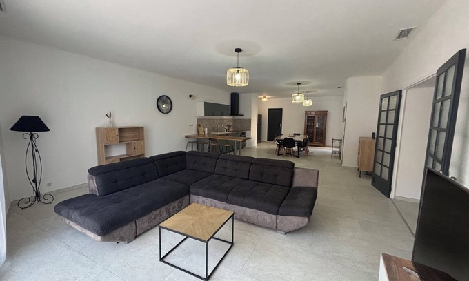 Saint-Cannat Apartamento | Fully renovated, air-conditioned 6-person apartment