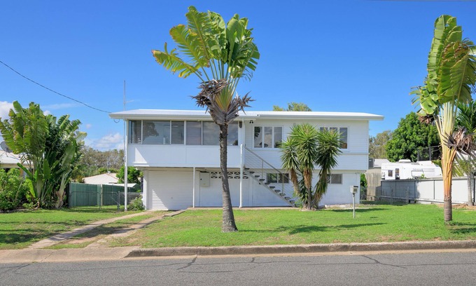 West Gladstone Casa | Fully renovated home, close to parks, river & beach