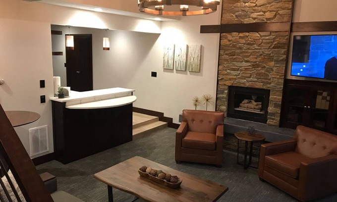 Canadian Lakes Condominio | Fully Renovated Condo - Sleeps 7!