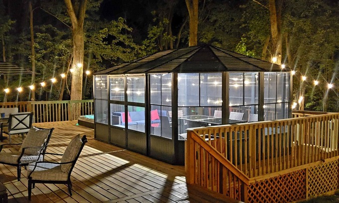 Sawyer Casa | Fully renovated private & cozy 3 bdr cottage with hot tub close to Warren Dunes