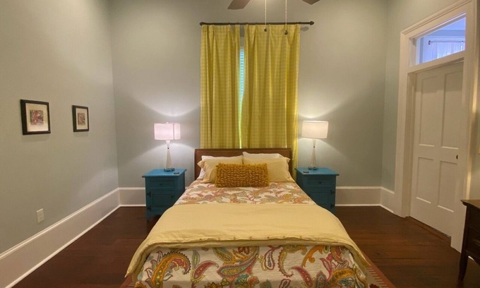 West Riverside Casa | Fully Renovated Sunny Cottage