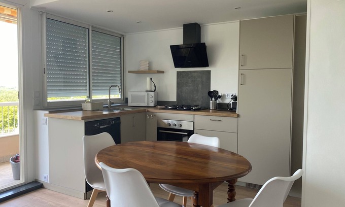Mondragon Apartamento | Fully renovated T4 apartment in gated community
