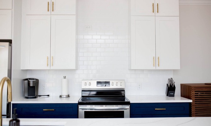 Sailboat Bend Apartamento | Fully renovated - 12ft island - 1.2G Wifi