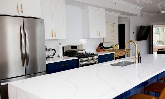 Sailboat Bend Apartamento | Fully renovated - 12ft island - 1.2G Wifi