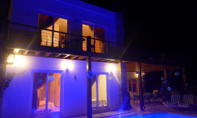 Koyunbaba Villa | Magníficamente equipado, Villa con bar, piscina propia y vistas al mar, Wifi.