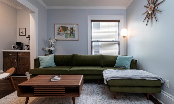 Oneonta Apartamento | Fully Stocked Kitchen, AC, Wi-Fi, W/D, Near Baseball and Walk to Downtown