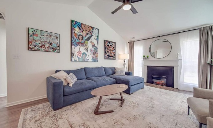 Paw Creek Casa | Fully Updated Cozy 3 BR Ranch Escape -WWC- Airport