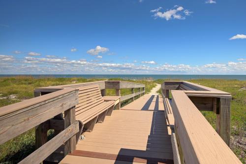 Cocoa Beach Apartamento | Fully Updated, Ground Floor, Poolside With Great Ocean View - Unit 49!