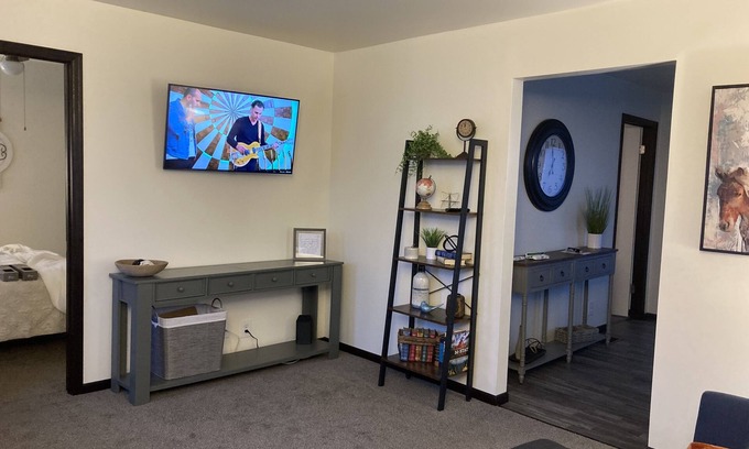 Demotte Casa | Fully updated in the spring of 2022 and located right in the middle of town.