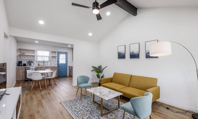 North Austin Civic Association Casa | Fully Updated|Super Cozy Beds|1 Acre|6min→Domain
