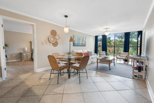 Biloxi Apartamento | Fun 2 bed/2 bath condo with pool on Biloxi Beach