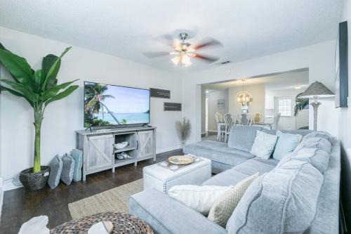 Beach Haven Casa | Fun 5* Hot Tub/Beaches getaway Near MAYO