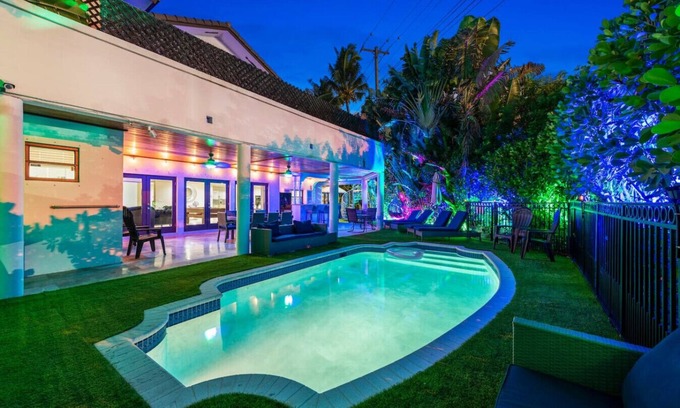 Miami Shores Casa | Fun and Inviting Waterfront Villa