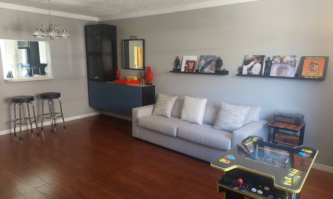 Temple Terrace Casa | Fun and Playful Themed townhome with Arcade Machine !
