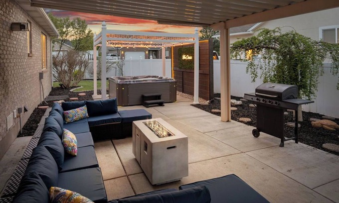 West Jordan Casa | Fun and Spacious Family Oasis + Hot Tub + Ping Pong