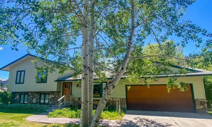 Jackson Casa | Fun, dog-friendly getaway with enclosed backyard & mountain views