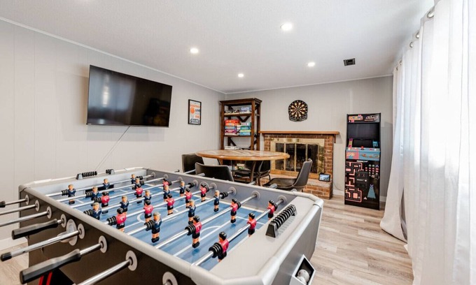 Park East Casa | Fun~Game Room ~ 5 min Drive to College~Family