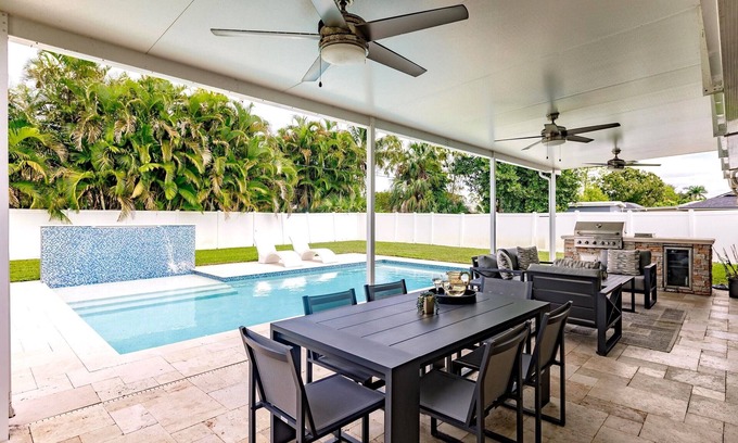 Willoughby Acres Casa | Fun in the Sun! Heated Pool & Game Room