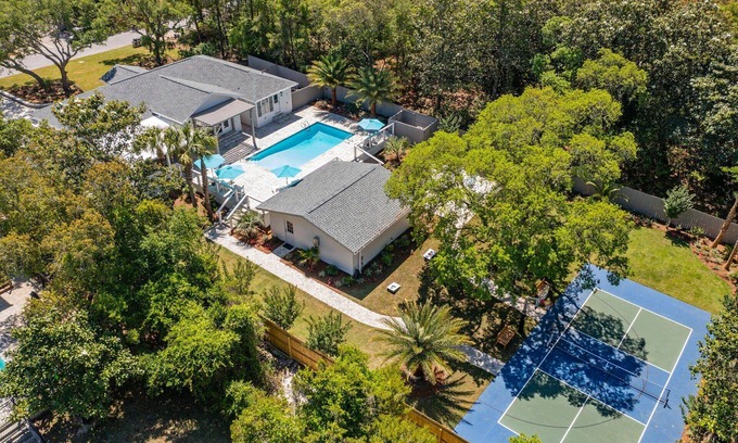 Gulf Pines Casa | Fun in the Sun - Vacation Home with Private Pool, Pickleball Court & Includes Golf Cart