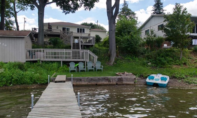 Penn Yan Casa | Diversión al sol - Camina hacia la ciudad en el lado este de Keuka
