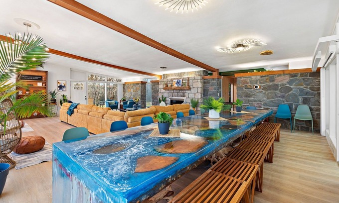 East Stroudsburg Casa | Fun Indoor Pool Hottub & Sauna Mystery Room