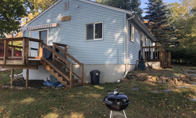 Middlefield Cabaña | Fun Lake Front Cottage!