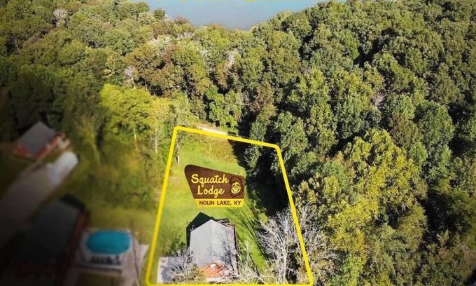 Clarkson Casa | Fun Lake View Log Cabin at Nolin Lake Mammoth Cave