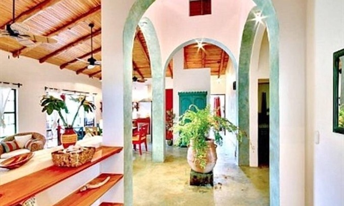 Hills of Esterillos Casa | Casa Colorida TUCANA Cerca de la playa Piscina Pingpong Habitaciones grandes