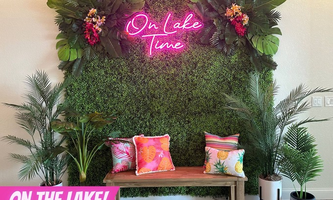 Osage Beach Condominio | Fun Miami inspired Oasis on The Lake! Easy access to everything- Pet friendly