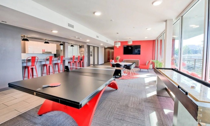 University District Casa | 🔷Fun Micro-Unit w/ Garage Parking Near High St. | Jacuzzi, Fitness Gym, WiFi, +