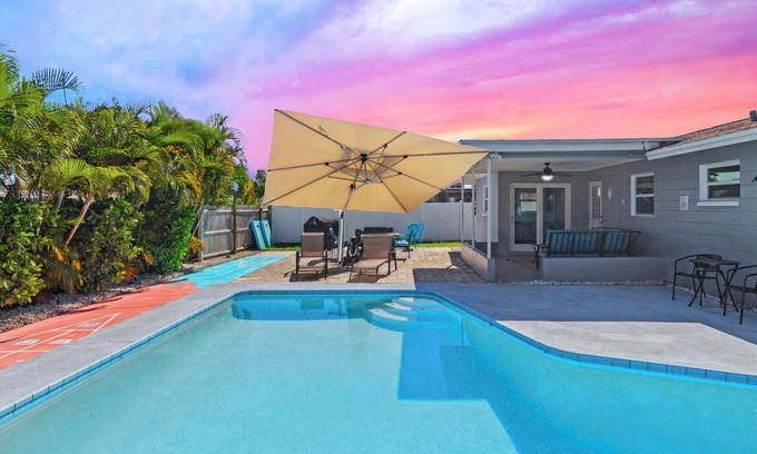 Walsingham Casa | FUN Pool Shuffleboard GameRoom Beach 12min Slps10