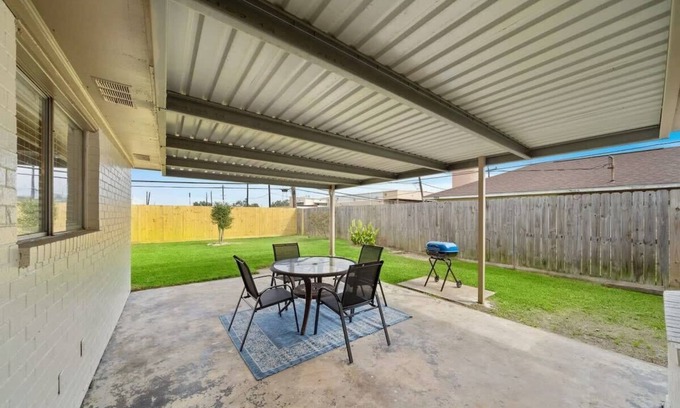 Pasadena Casa | Fun Stay with Game Room & Covered Outdoor Space