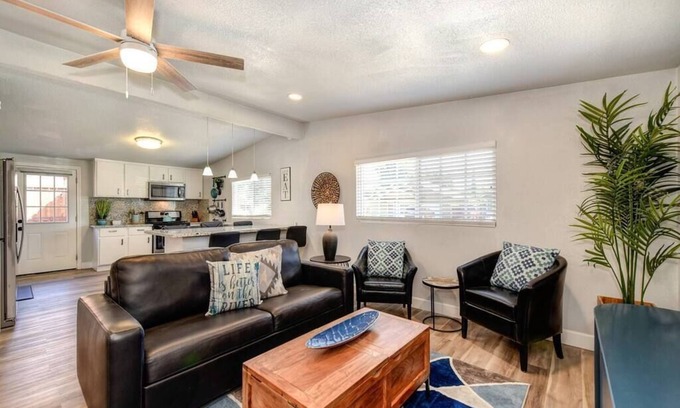 Sacramento Casa | Fun West-Sac Home Near the River With Hot Tub
