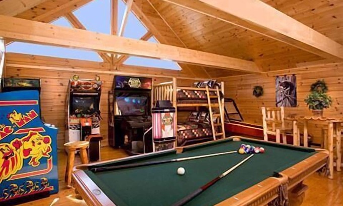 Gatlinburg - Pigeon Forge Cabina | Zona de diversión en Pigeon Forge #unforgettable 3 dormitorios con sala de juegos, vistas y teatro completo!