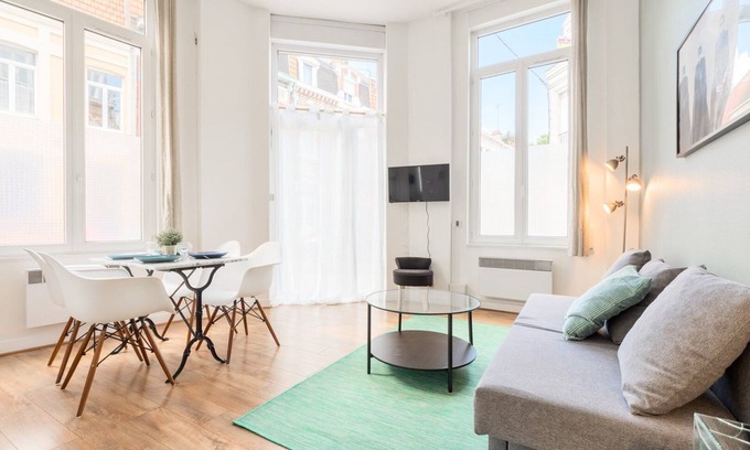 Saint-Maurice Pellevoisin Apartamento | Functional flat close to the station