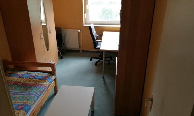 Boenningstedt Casa | Funktionales Zimmer in ruhiger Lage, dennoch in 25 Min in HH City