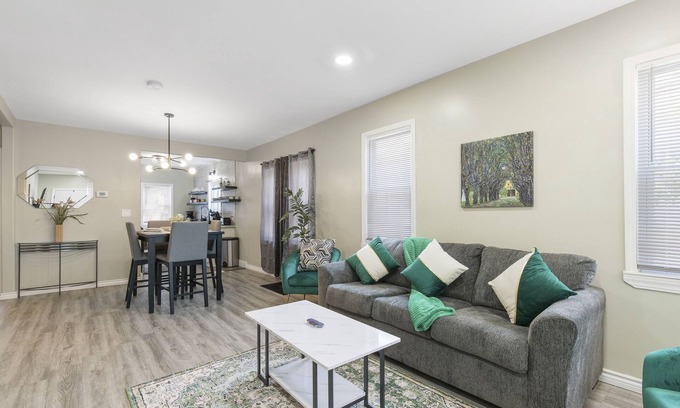 Ferndale Casa | Funky Ferndale Pad Walk DT Ferndale