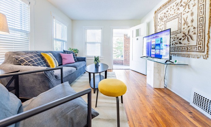 Southmoreland Apartamento | Funky Midtown Art Gallery Apartment