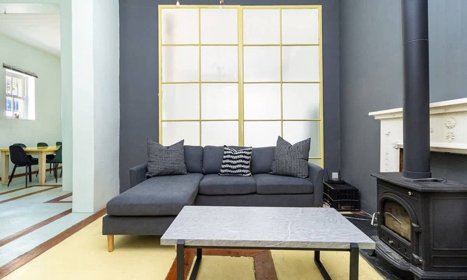 Bo'Kaap Casa | Funky Pet Friendly 2-bedroom Escape Bo-kaap