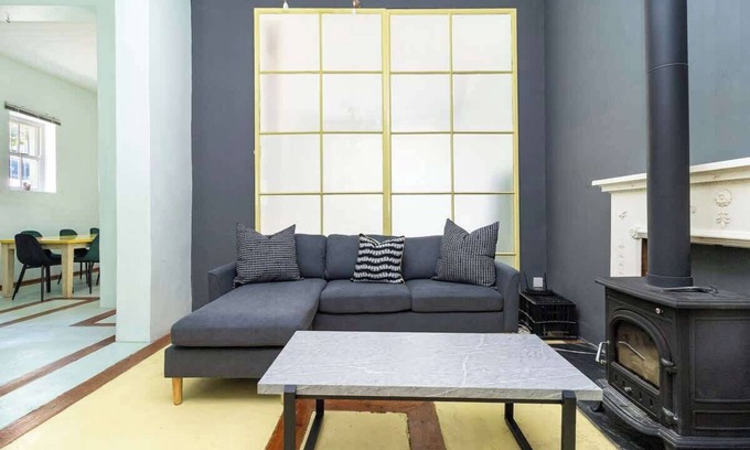 Bo'Kaap Casa | Funky Pet Friendly, 2-bedroom Escape, Bo-kaap