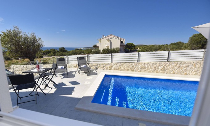 Novalja Apartamento | Funtastic C Apartment with Pool and Terrace