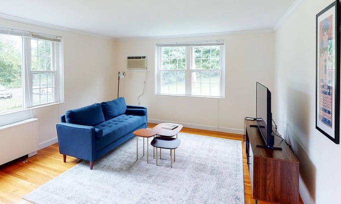 Lexington Apartamento | Furnished 1BR in Historical Lexington + Parking