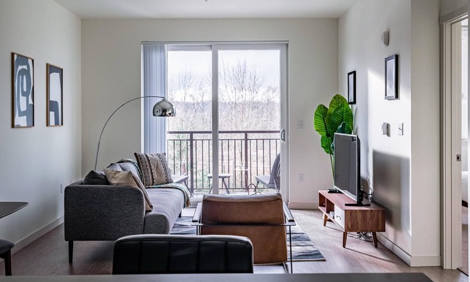 Redmond Apartamento | Furnished 1BR in Redmond, Parking + Pet-Friendly