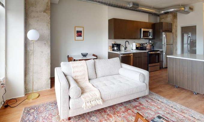 Eisenhower East Apartamento | Furnished 1BR in the Carlyle Dist w/ Gym