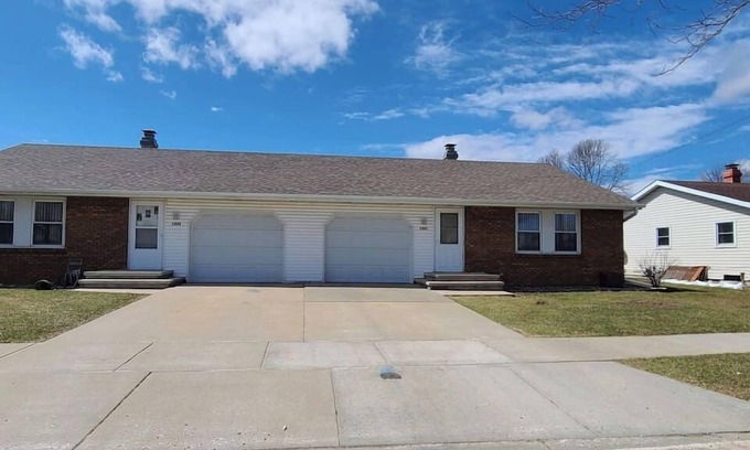 Neenah Casa | Furnished 2 bedroom with attached garage