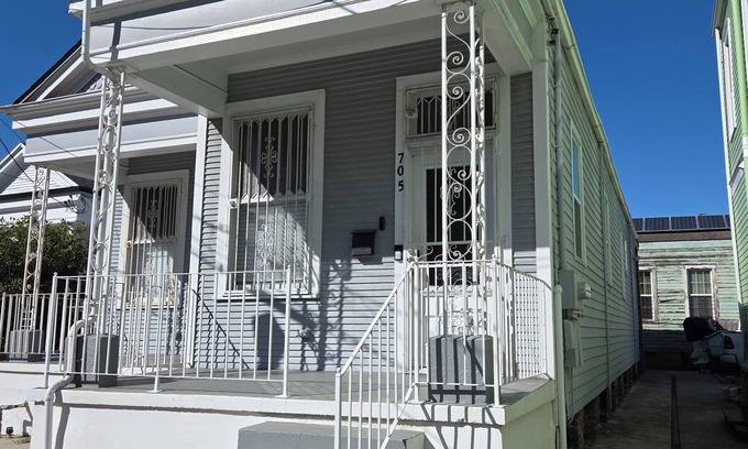 Lower Garden District Casa | Charming 2BR, 5 Beds, 8 guest home in New Orleans Lower Garden District