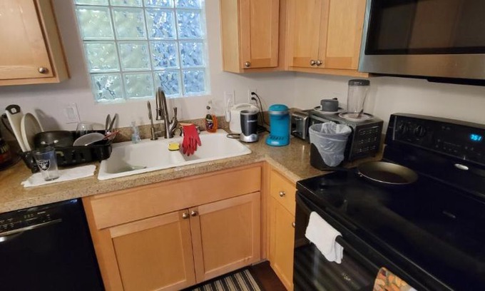 Northside Casa | Furnished 2BR Condo in San Jose + Parking Northside, San Jose